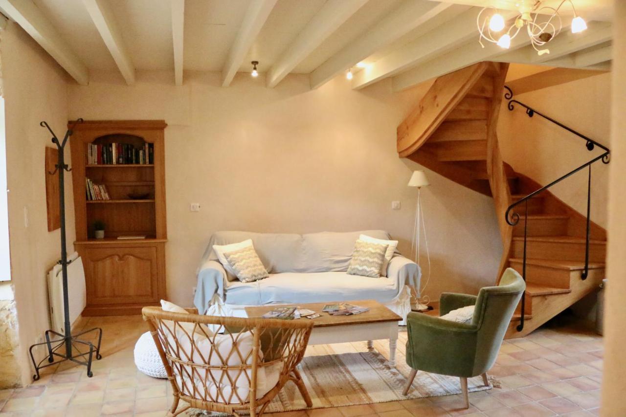 Les Perroutis Villa Saint-Alvere Ruang foto